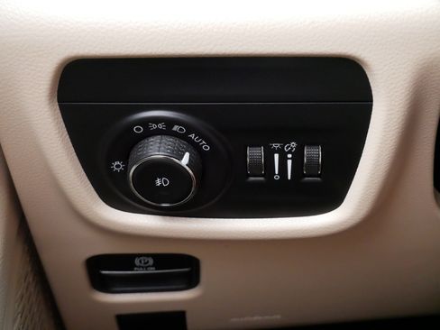Used 2023 Jeep Grand Cherokee Limited w/ Luxury Tech Group II AWD/4WD image 27