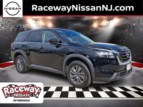 Certified 2024 Nissan Pathfinder S image 1