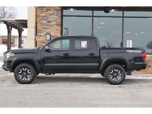 Used 2019 Toyota Tacoma TRD Off-Road w/ Technology Package image 6