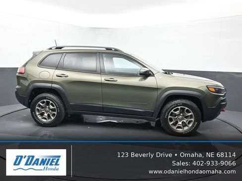 Used 2020 Jeep Cherokee Trailhawk w/ Cold Weather Group AWD/4WD image 7