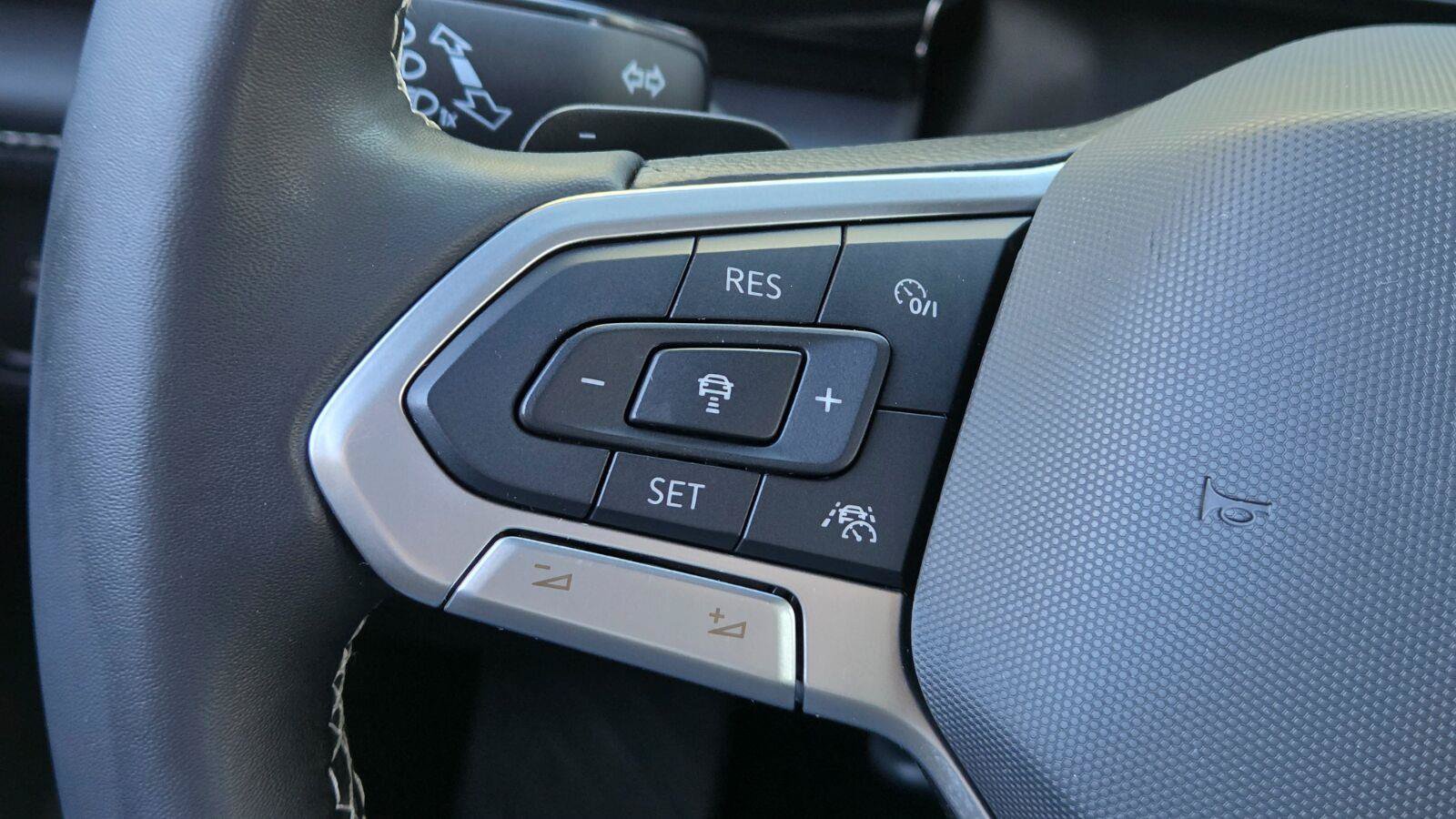 Certified 2024 Volkswagen Atlas Cross Sport SE AWD/4WD image 28