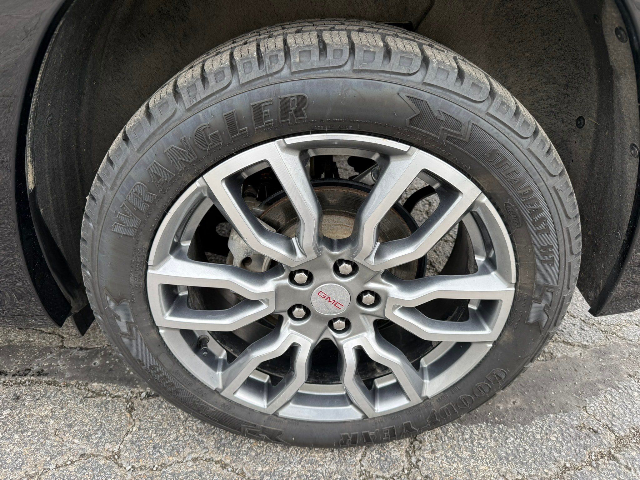 Used 2024 GMC Terrain Denali w/ Denali Premium Package AWD/4WD image 8