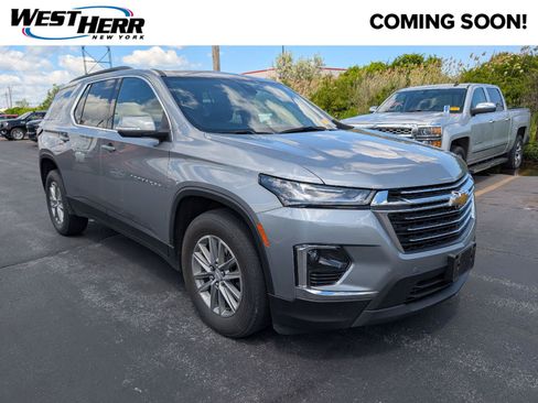 Used 2023 Chevrolet Traverse LT w/ Rear Camera Mirror Package AWD/4WD image 1