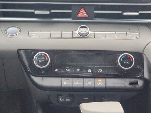 Certified 2024 Hyundai Elantra SEL FWD image 18