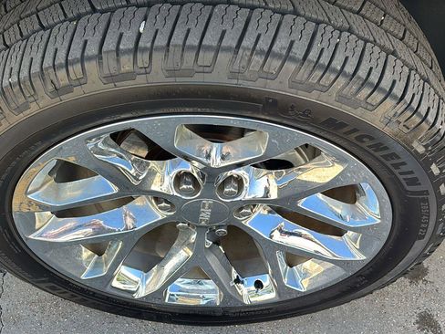 Used 2019 GMC Yukon XL Denali w/ Denali Ultimate Package image 12