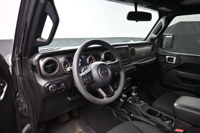 Used 2023 Jeep Gladiator Sport AWD/4WD image 14
