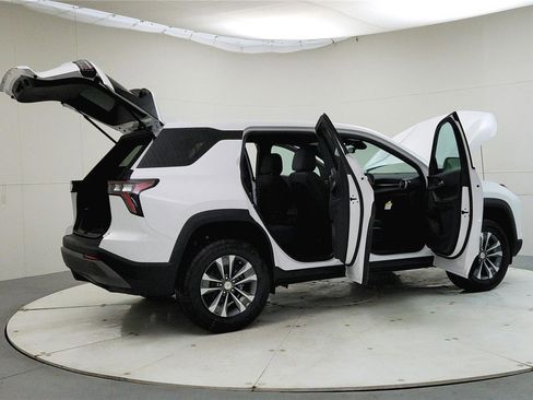 New 2026 Chevrolet Equinox LT w/ Safety and Technology Package image 12