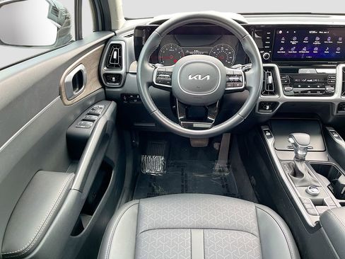 Certified 2022 Kia Sorento EX w/ Panoramic Sunroof Package image 22