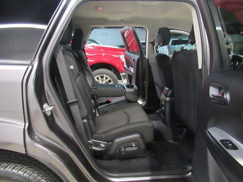 Used 2019 Dodge Journey SE image 15