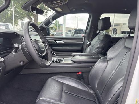 Used 2024 Jeep Wagoneer Series II w/ Flexible Seating Group RWD image 10