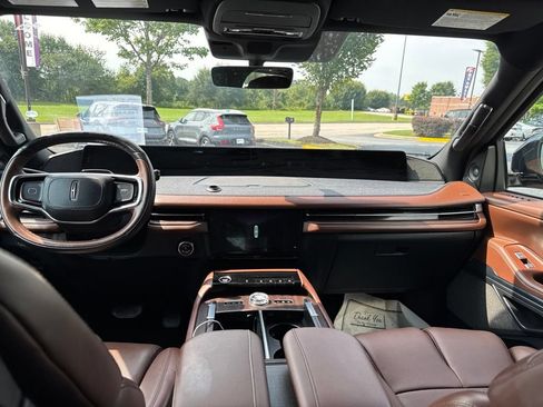 Used 2025 Lincoln Navigator Reserve AWD/4WD image 12