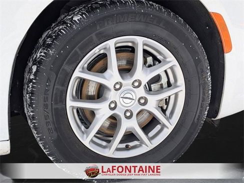 Certified 2024 Chrysler Pacifica Touring-L image 31