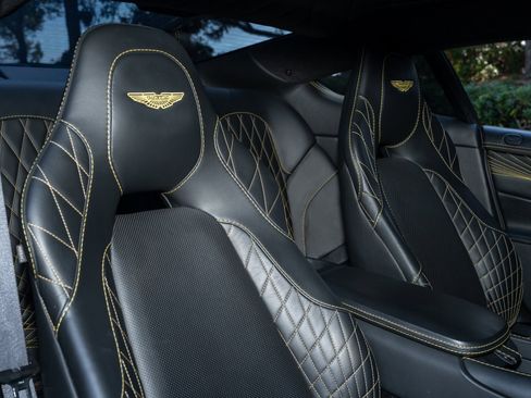 Used 2018 Aston Martin Vanquish S image 17