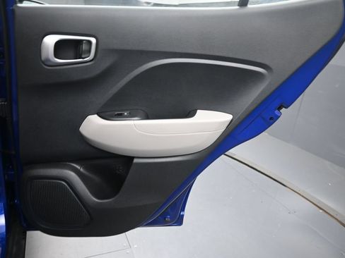 Used 2024 Hyundai Venue SEL FWD image 27