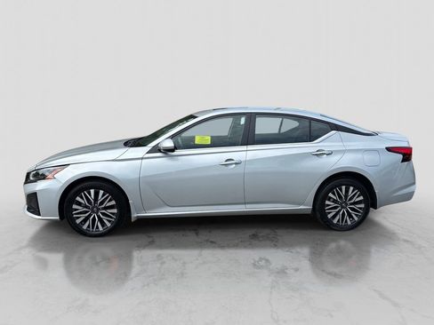 Certified 2024 Nissan Altima 2.5 SV w/ SV Premium Package AWD/4WD image 4