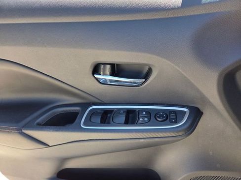 Used 2022 Nissan Versa SR image 21