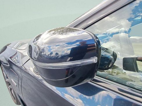 Used 2022 BMW 530e w/ M Sport Package image 4