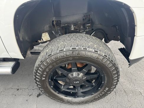 Used 2014 GMC Sierra 2500 Denali w/ Suspension Package, Off-Road image 14