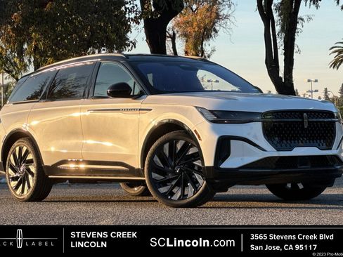 New 2026 Lincoln Nautilus Reserve w/ Jet Appearance Package AWD/4WD image 1