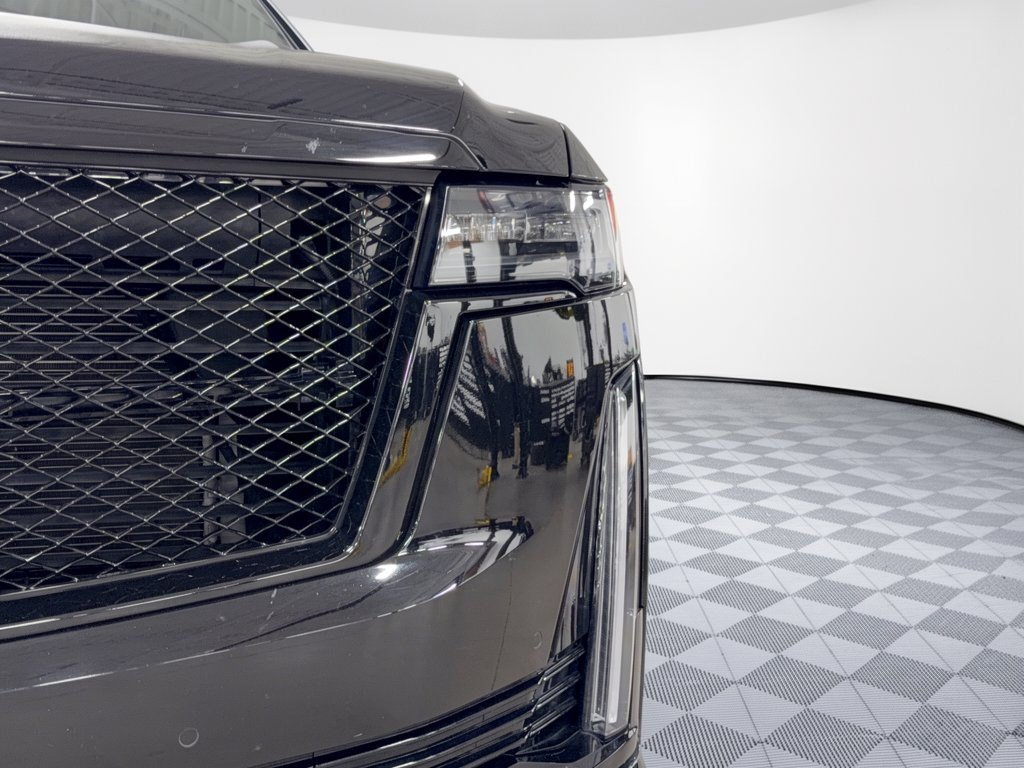 Used 2023 Cadillac Escalade Sport w/ LPO, ONYX Package AWD/4WD image 12