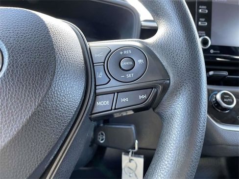 Used 2021 Toyota Corolla LE image 25