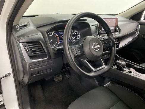 Used 2024 Nissan Rogue S AWD/4WD image 2