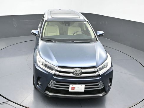 Certified 2019 Toyota Highlander Limited Platinum image 42