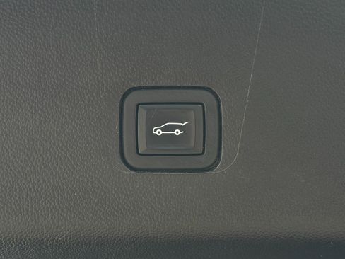 Used 2020 Chevrolet Traverse LT w/ LPO, Floor Liner Package AWD/4WD image 19