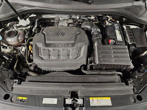 Used 2021 Volkswagen Tiguan SE w/ Panoramic Sunroof Package FWD image 22