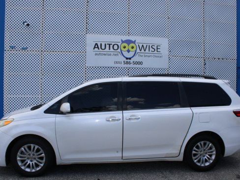 Used 2015 Toyota Sienna XLE FWD image 33