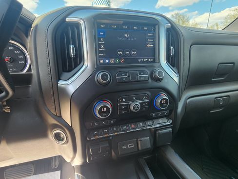 Used 2021 Chevrolet Silverado 1500 LTZ w/ Technology Package AWD/4WD image 17