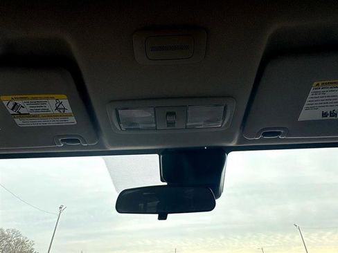 Used 2024 Nissan Frontier SV image 30