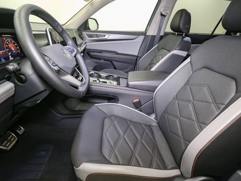 Certified 2025 Volkswagen Atlas Peak Edition SE AWD/4WD image 44