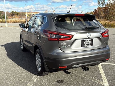 Used 2020 Nissan Rogue Sport S image 9