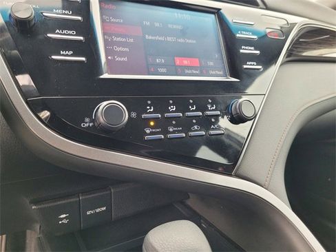Used 2019 Toyota Camry LE image 20