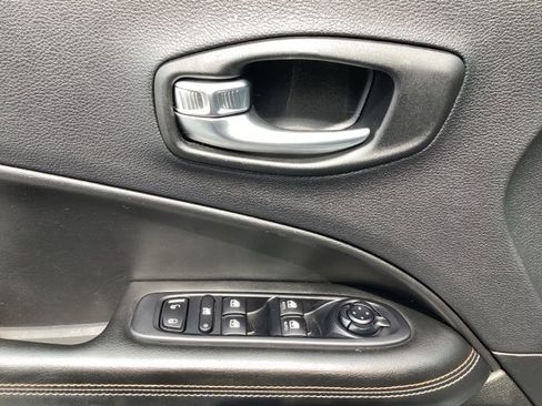 Used 2019 Jeep Compass Latitude w/ Cold Weather Group image 13