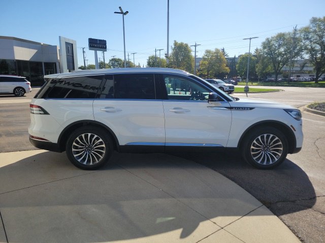 Certified 2023 Lincoln Aviator Reserve w/ Elements Package Plus AWD/4WD image 2