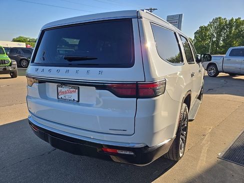 Used 2024 Jeep Wagoneer Series II w/ Flexible Seating Group AWD/4WD image 9