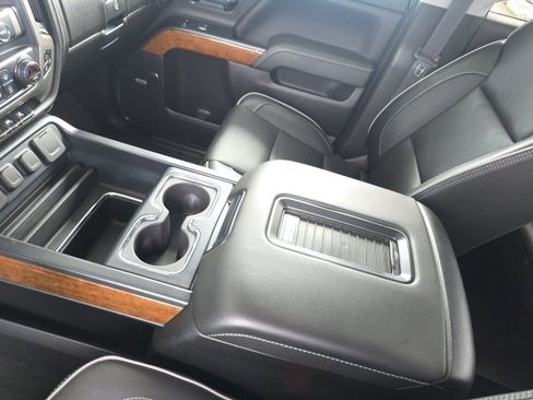 Used 2018 Chevrolet Silverado 1500 High Country image 32