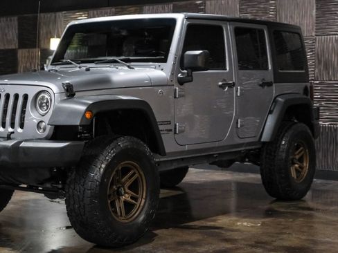 Used 2018 Jeep Wrangler Unlimited Sport S AWD/4WD image 8