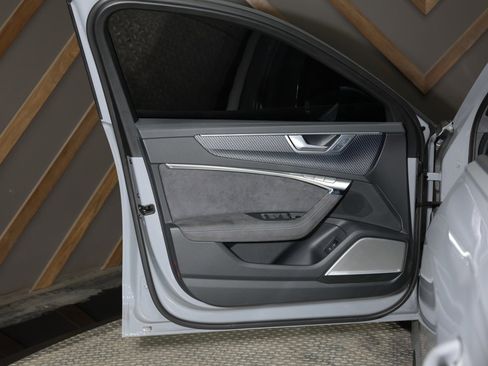 Used 2025 Audi RS 6 performance w/ Blue RS Design Package Plus image 48