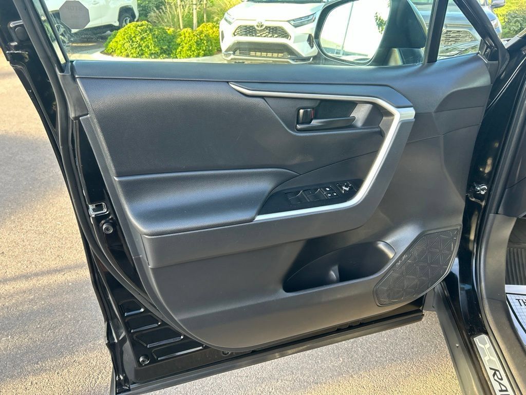 Used 2023 Toyota RAV4 LE AWD/4WD image 21