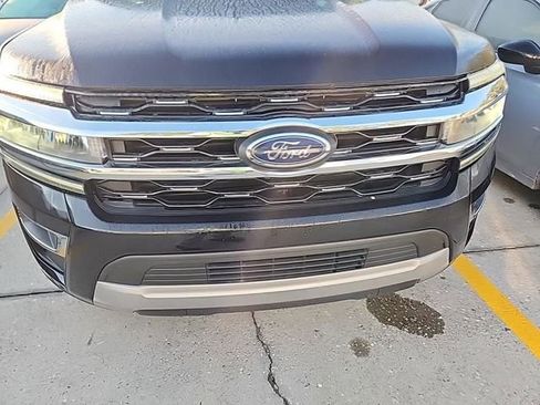 Used 2022 Ford Expedition Limited image 22
