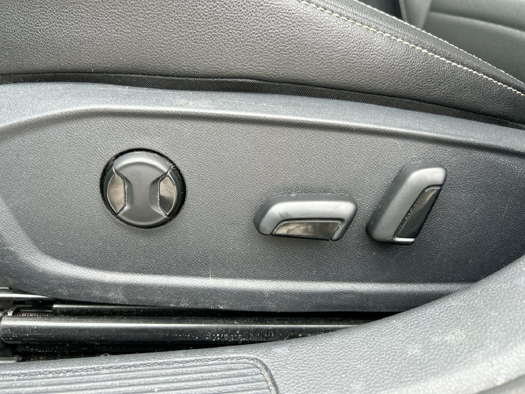 Used 2024 Volkswagen Jetta SE FWD image 12