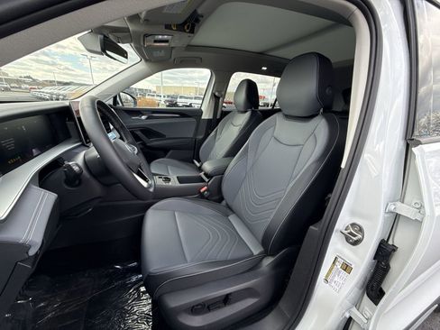 New 2026 Volkswagen Tiguan SE image 11