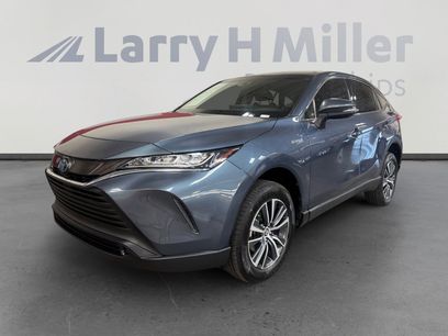 Used 2021 Toyota Venza LE w/ Carpet Mat Package (TMS)