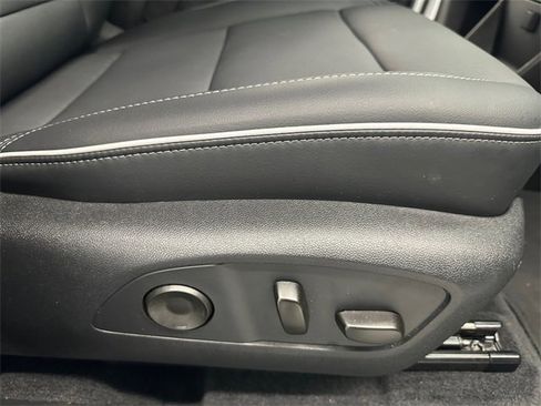 Used 2025 Buick Enclave Preferred image 22