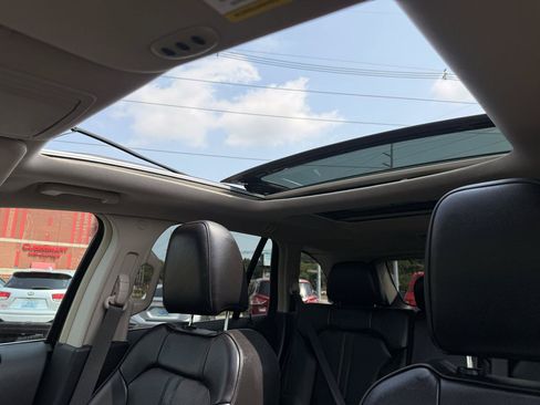 Used 2012 Lincoln MKX AWD image 17