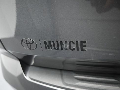 Used 2024 Toyota Sequoia Platinum AWD/4WD image 43