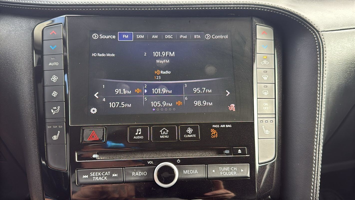 Used 2019 INFINITI QX50 Luxe w/ Navigation Package AWD/4WD image 22